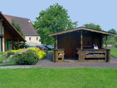 ErgoAlm - Ergotherapie & Legasthenie/Dyskalkulie Veitsbronn bei Fürth - Aussenansicht - kleine Hütte